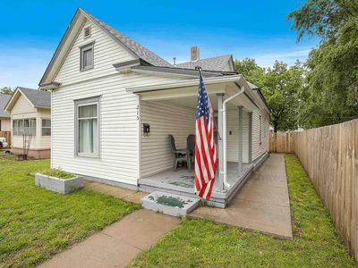 215 E 8th Ave, Hutchinson, KS, 67501