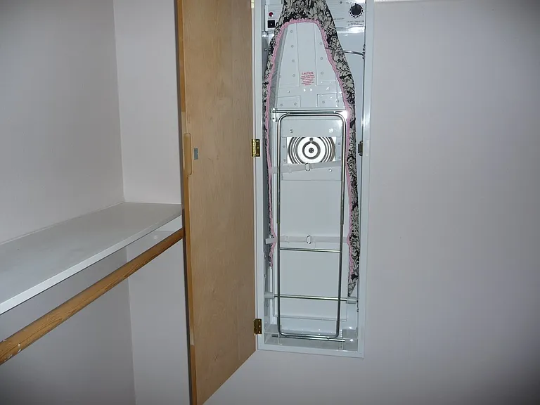 2053 W Park Ct NW — Photo 12
