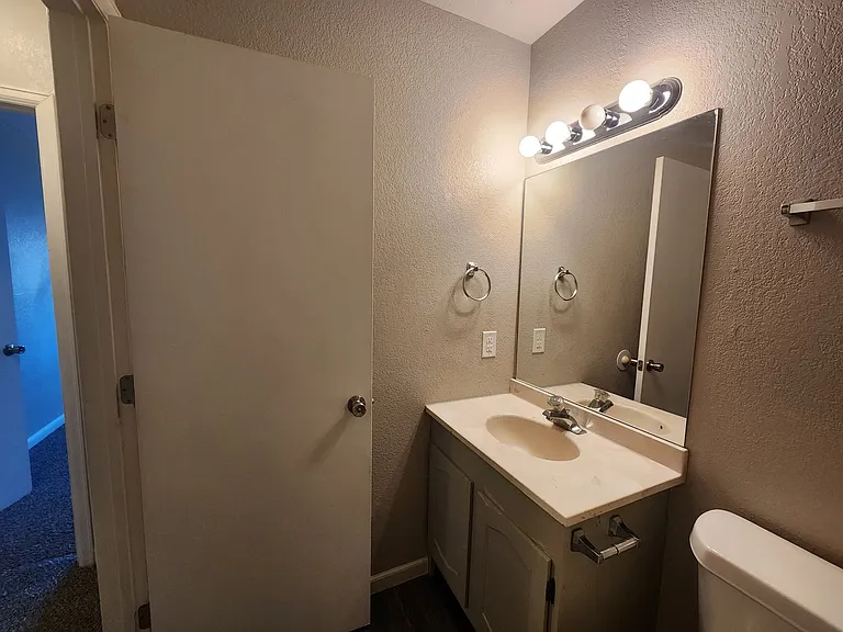 223 N Race St #C — Photo 19