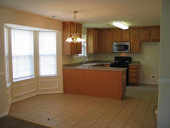 Kitchen & Dining Area