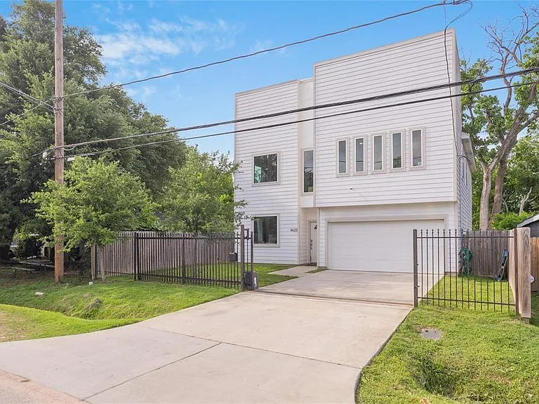 4625 Mallow St — Photo 2