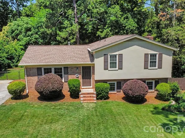 1821 Huntington Pl, Rock Hill, SC 29732