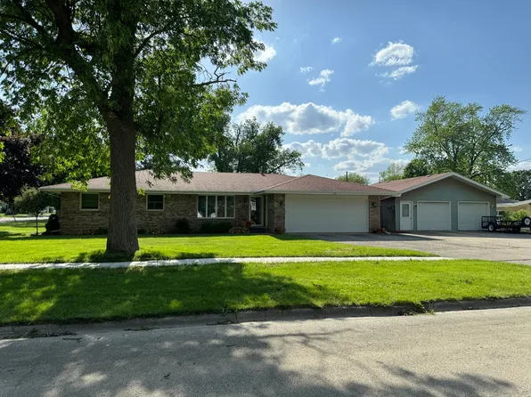 211 N Main St, Herscher, IL 60941