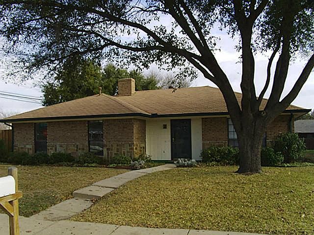 1st image of 2825 Brookcrest Dr