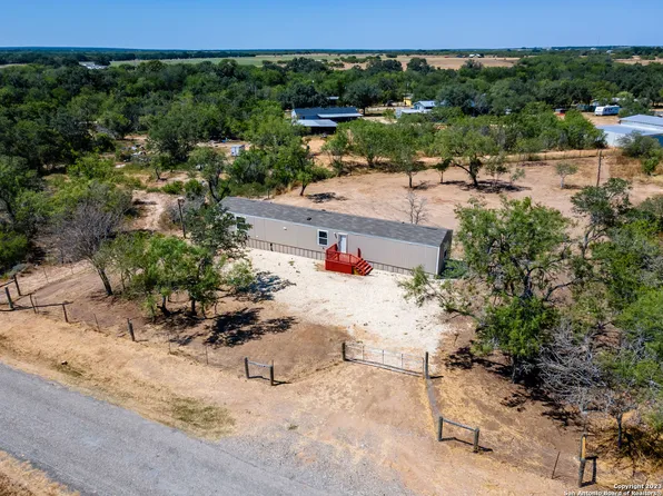 269 CACTUS LN, Pleasanton, TX 78064