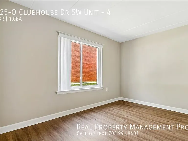 125O Clubhouse Dr SW #4 — Photo 12
