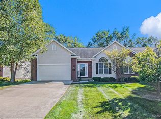 3182 Ivy Ln, Grand Blanc, MI 48439