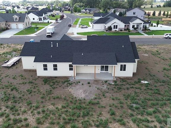 3rd image of 1166 Castle Pines Rd