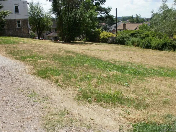 427 Clark St, Somerset, PA 15501