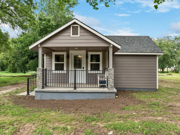 723 N Line St, Belle Plaine, KS 67013