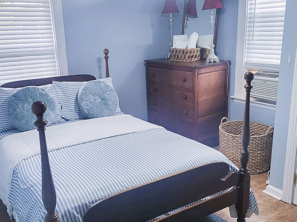 The royal blue rome bedroom 4