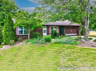 86 Seven Mile Rd NE, Comstock Park, MI 49321