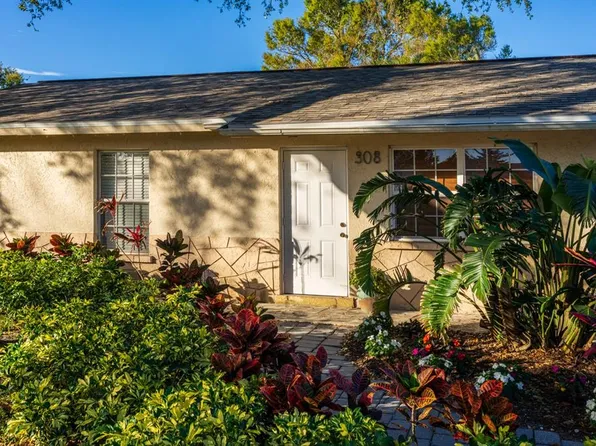 308 67th St NE, Bradenton, FL 34208