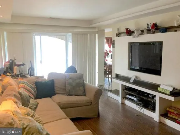 408 Girard St #49, Gaithersburg, MD 20877