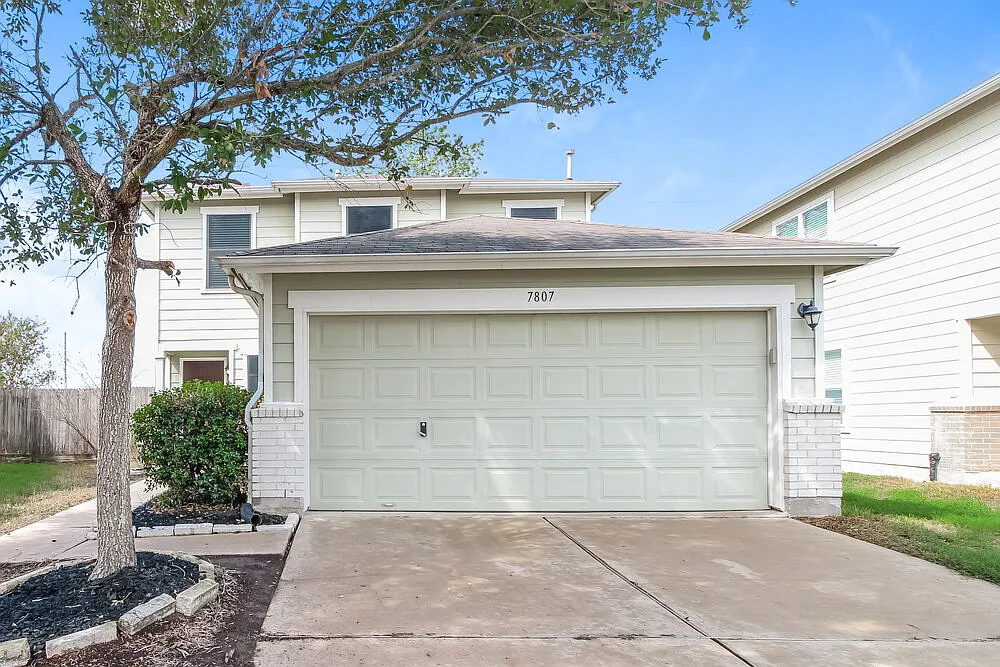 3 bed, 2.5 bath, 1665 sqft, $1,890 — Photo 1