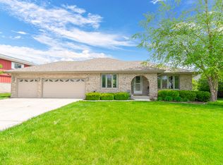 811 Edgewater Dr, Minooka, IL 60447