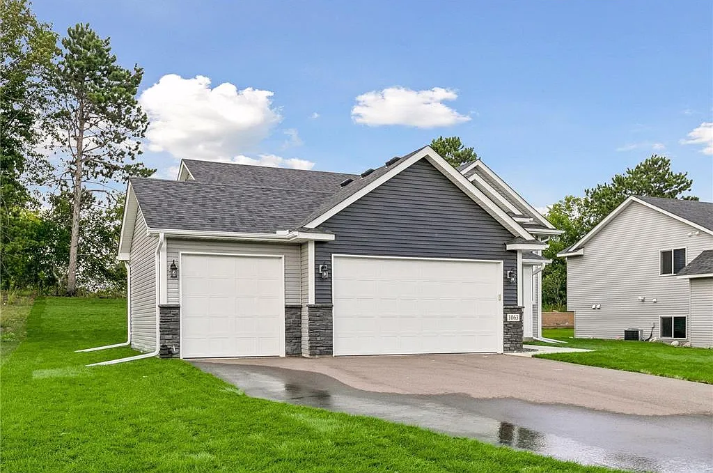 3 bed, 1418 sqft, $2,600 — Photo 3