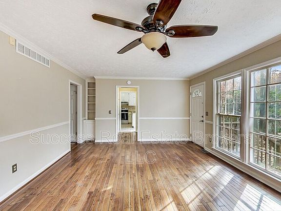 3rd image of 1690 Cedar Cliff Dr SE
