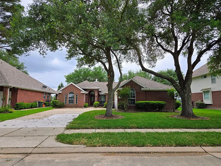 4018 Crystal Lake Cir N — Photo 4