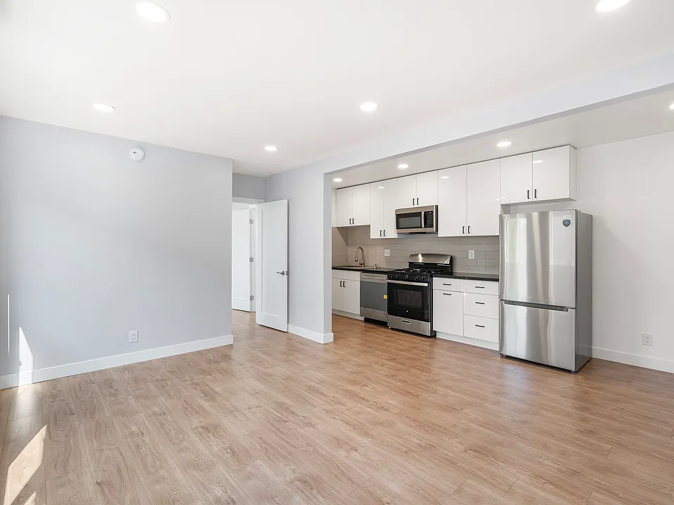 237 W Tujunga Ave #D