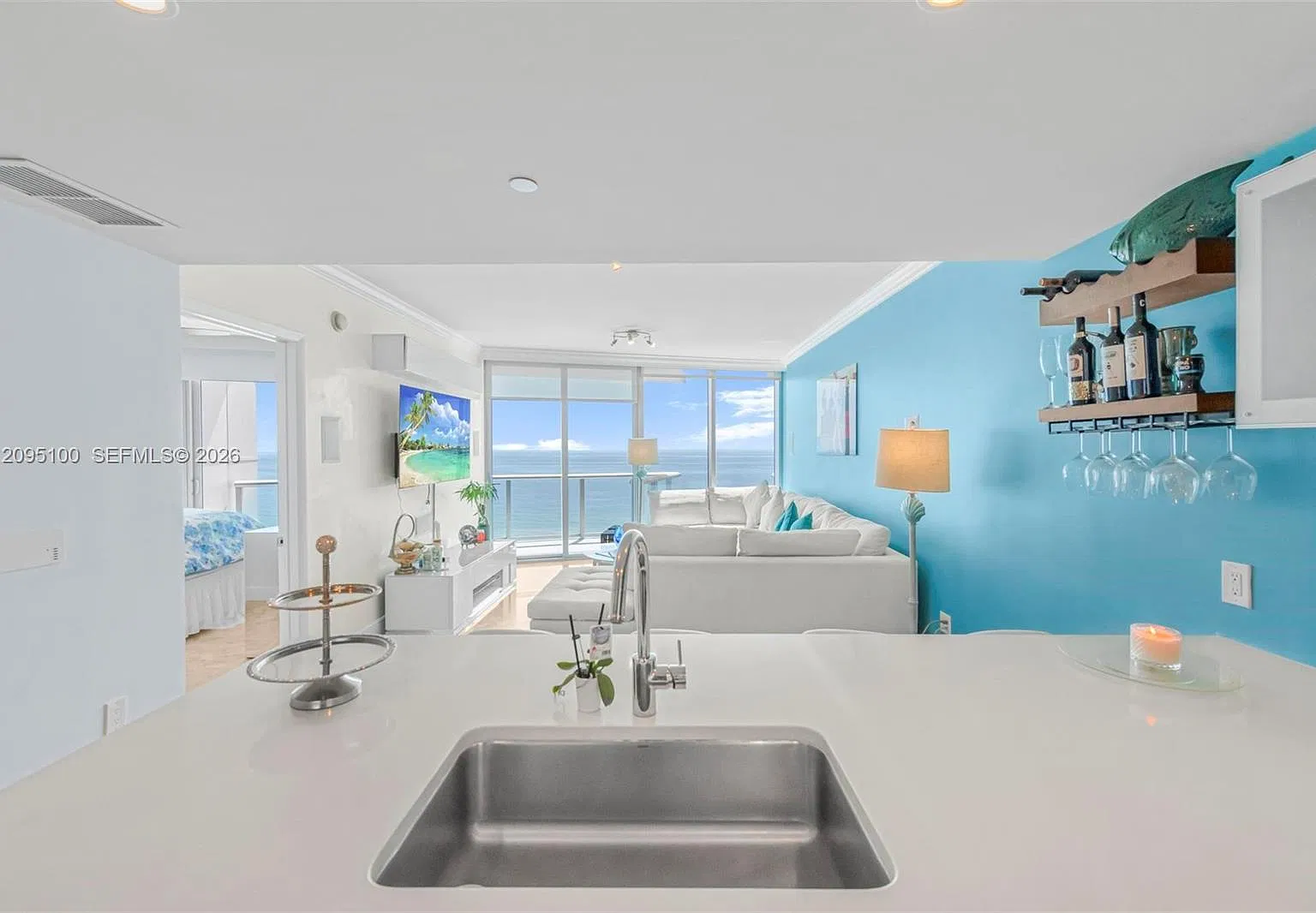 Jade Beach Condo — Photo 4