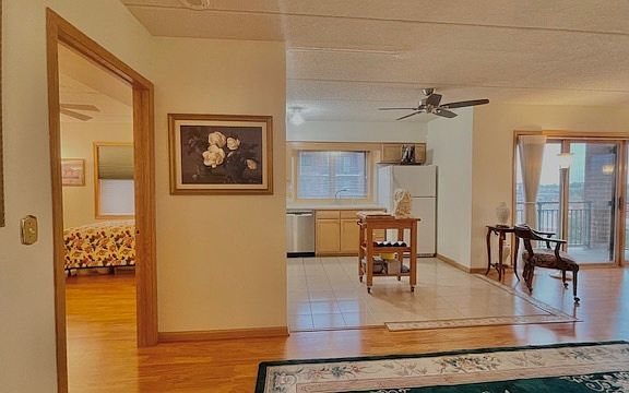 5th image of 750 Pearson St APT 610