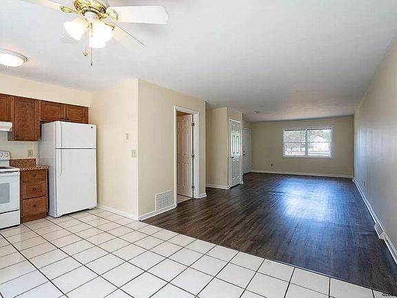 5th image of 15 Woodridge Cir #A