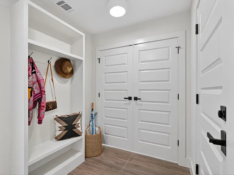 2404 Dyson St — Photo 12