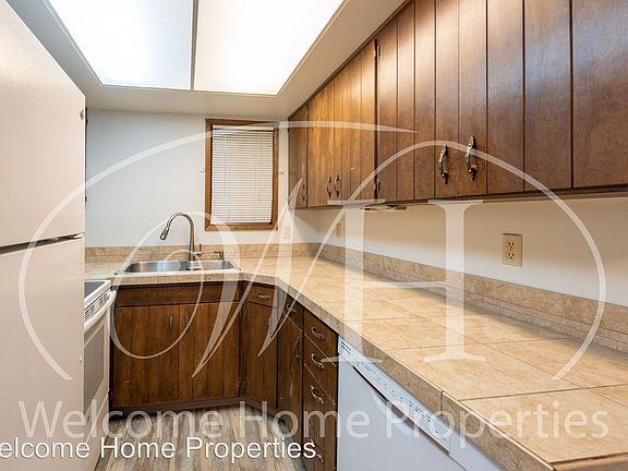4th image of 532 E Alder St APT 9