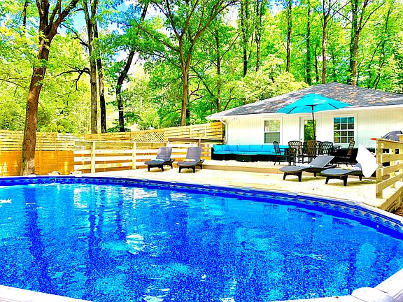 Backyard: Pool only open May - Sep, HotTub open all year long.