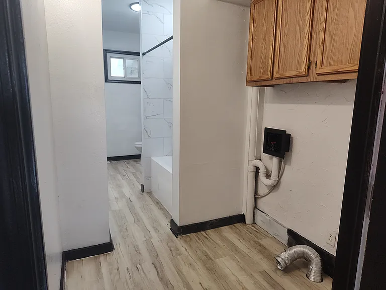 155 W Railroad St — Photo 6