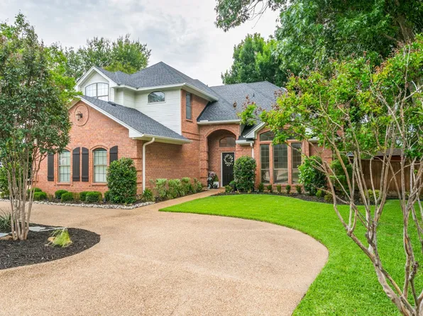9104 Nob Hill Dr, North Richland Hills, TX 76182