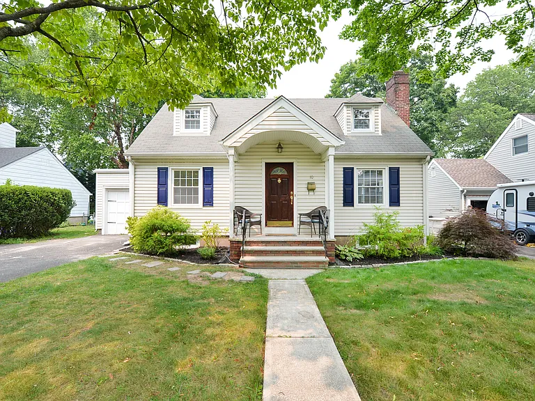 10 Remington Rd — Photo 1