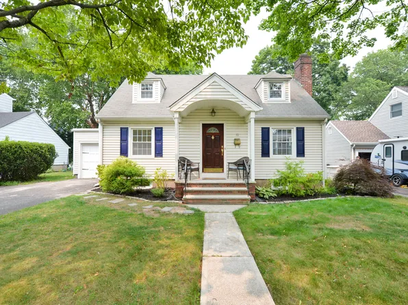 10 Remington Rd, Fair Lawn, NJ 07410