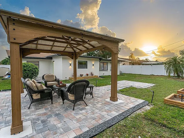 1654 Suffolk Dr — Photo 31