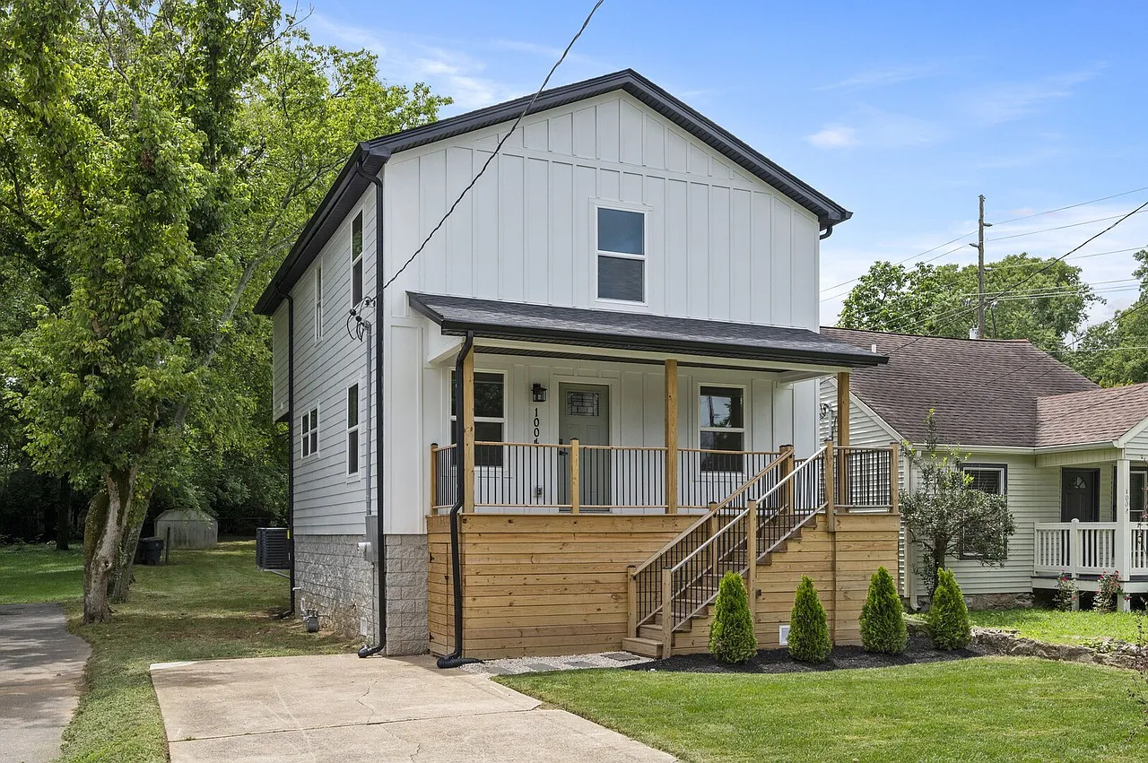 4 bed, 2200 sqft, $3,400 — Photo 1
