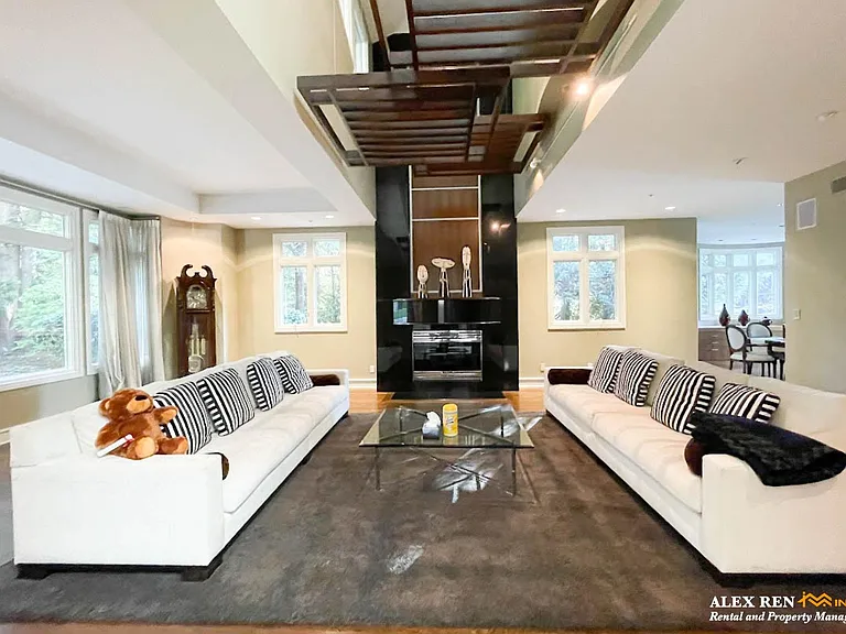 2838 SW Marine Dr — Photo 4