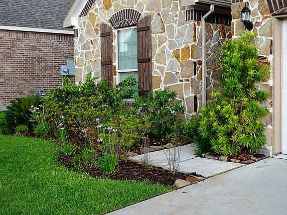 2nd image of 1406 Lindenwood Clf