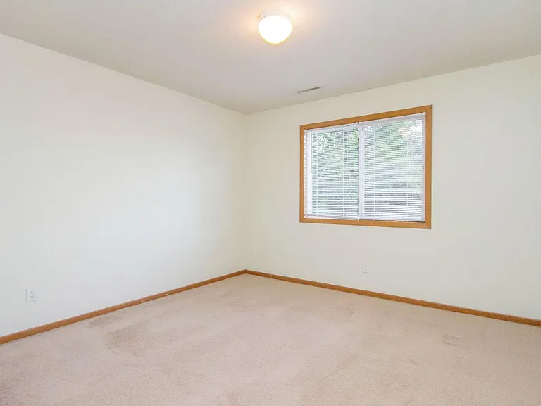 Oaks — Photo 24