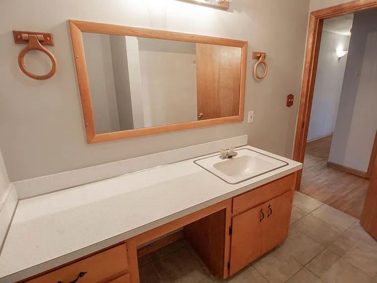 1303 Smiley Ln — Photo 11