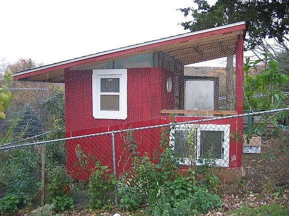 chicken house & garden