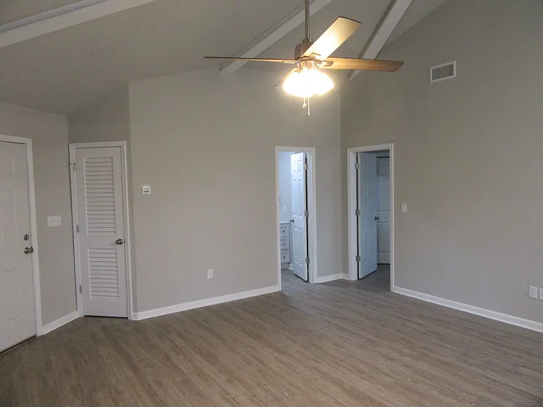 1304B Grace Ave — Photo 7