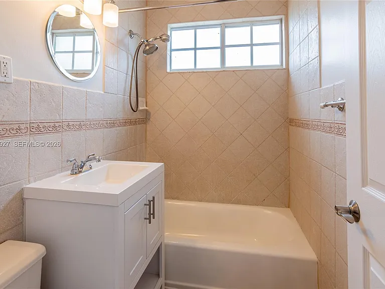 15 Madeira Ave #9 — Photo 11