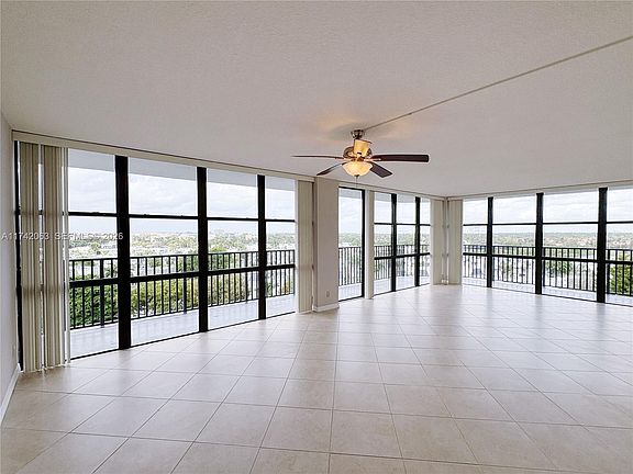 3rd image of 800 Parkview Dr APT 909