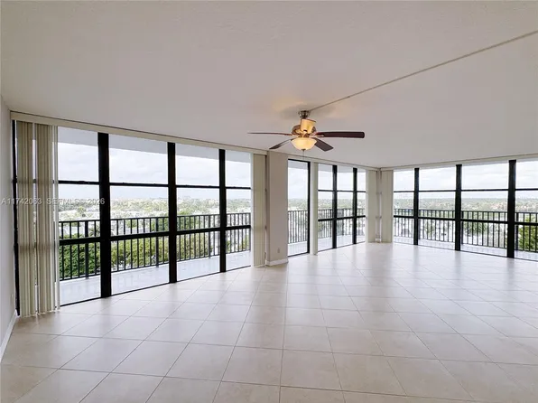 800 Parkview Dr APT 909, Hallandale, FL 33009