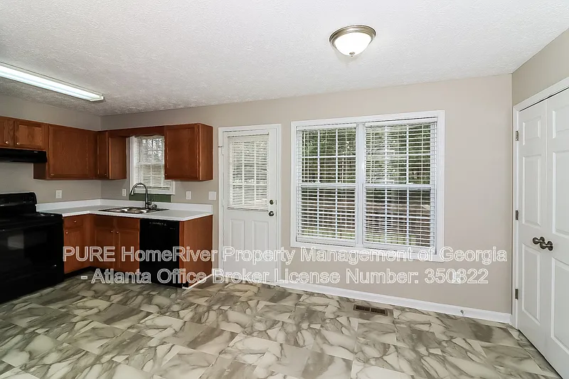 3 bed, 2.0 bath, 1302 sqft, $1,695 — Photo 4