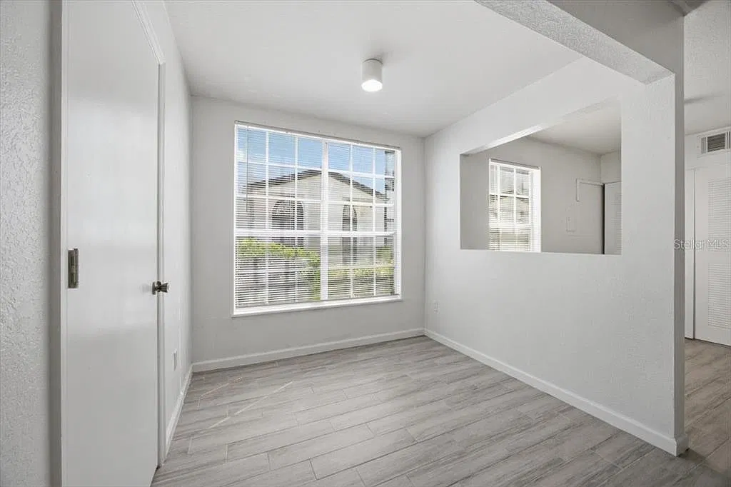 1613 Columbia Arms Cir — Photo 4
