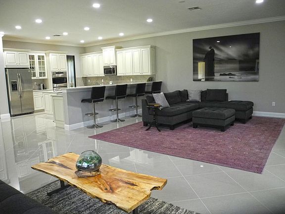 Kitchen - Family room