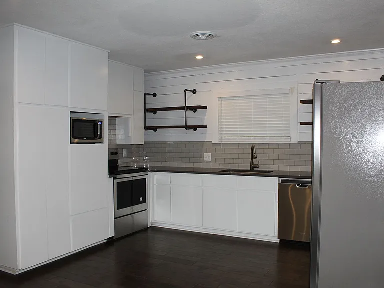 1107 N Wall St — Photo 6