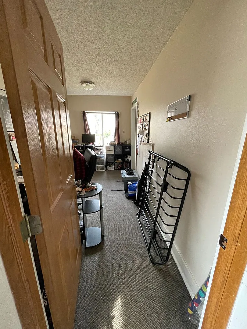 3 Bedroom Apartment Near UW-La Crosse with Off-Street Parking — Photo 2